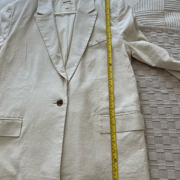 Cream Structured Blazer with Classic Lapel - Picture 9 of 9